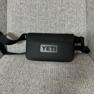 EUC Yeti Sidekick 1L with Strap. Black.